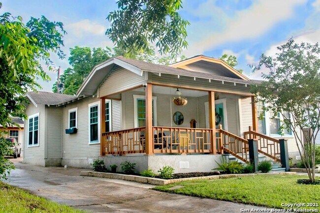 Building Photo - Cottage in Highland Park