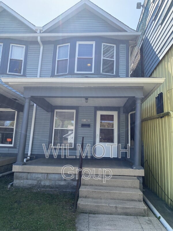 Foto principal - 2105 E Michigan St
