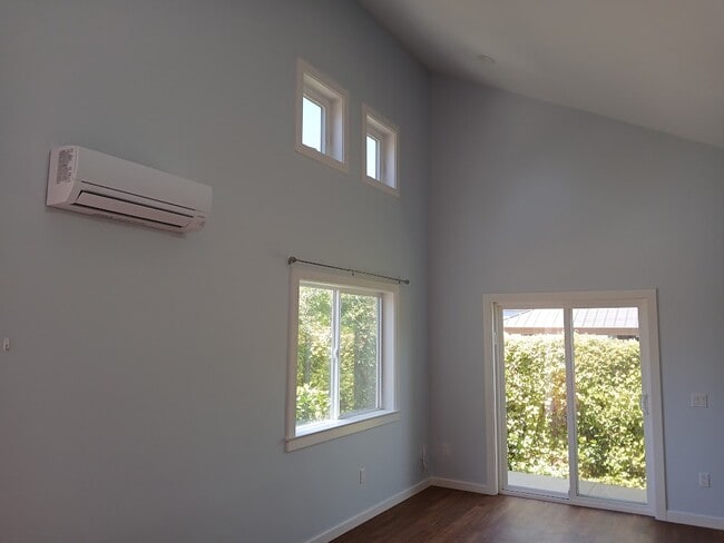 mucha luz - 1810 Stearns Dr