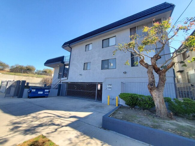 Foto del edificio - 4638 Tilden Ave