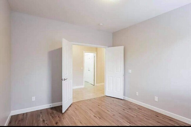 Building Photo - 8036 W Forest Grove Ave