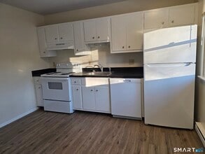 Building Photo - 100 Hickory St