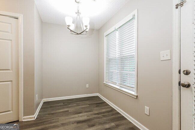 Building Photo - 10990 Knotty Pine Pl