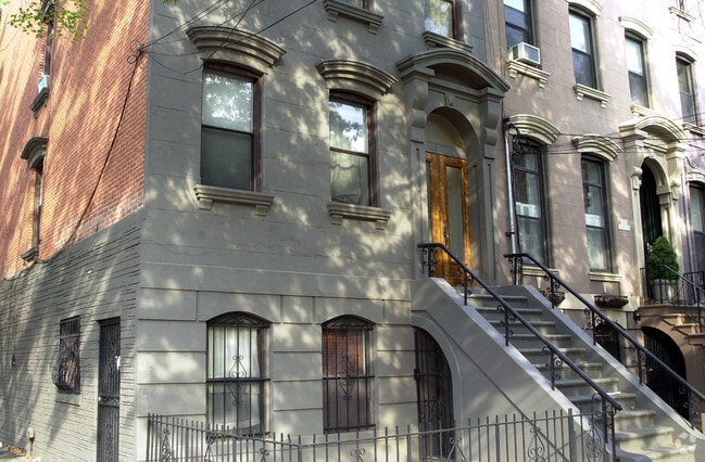 Building Photo - 305 Varick St