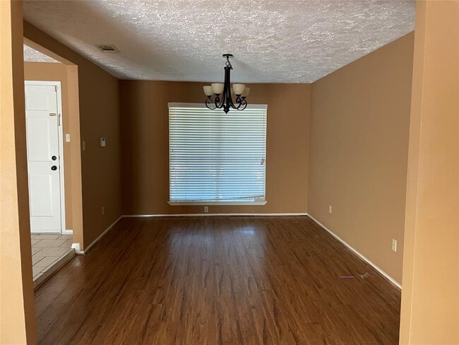Building Photo - 1314 Oak Hollow Dr