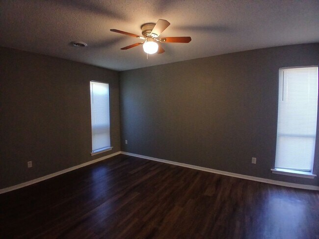 Foto del edificio - Very Nice Newly Rehabbed Home in Raleigh - $99 Move In Special