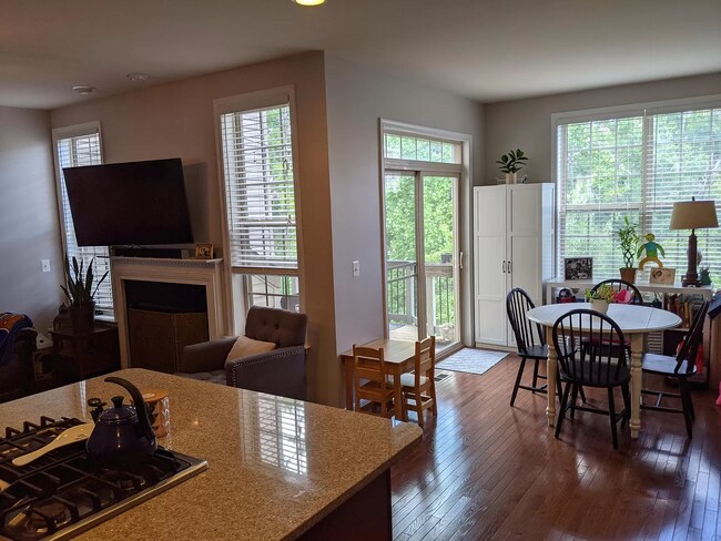 Building Photo - 7123 Sotheby Way