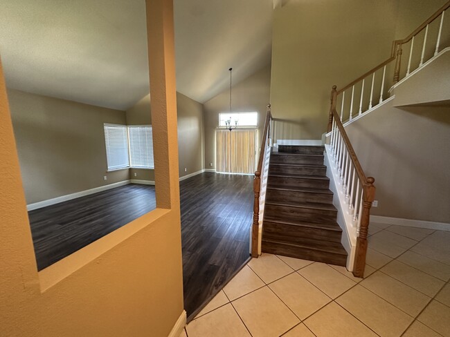 Building Photo - 1570 Deer Run Ln