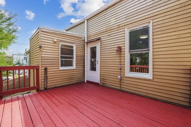 Foto del edificio - 169 1/2 PROSPECT Ave