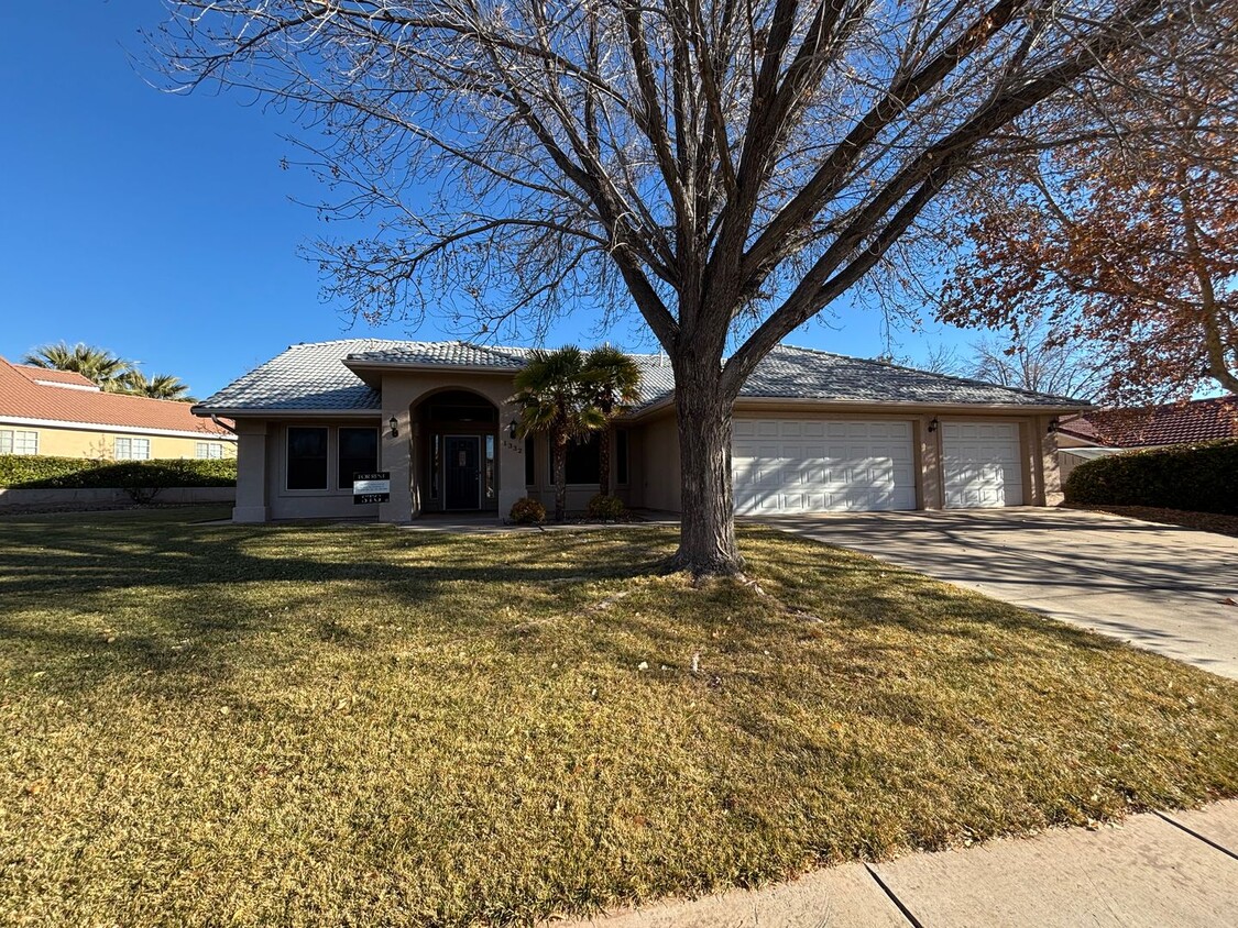 Primary Photo - CHARMING 3 BEDROOM HOME WITH 3 CAR GARAGE