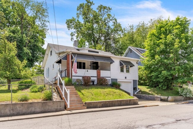 Building Photo - 2 Bed 1 Bath in Rochester, PA