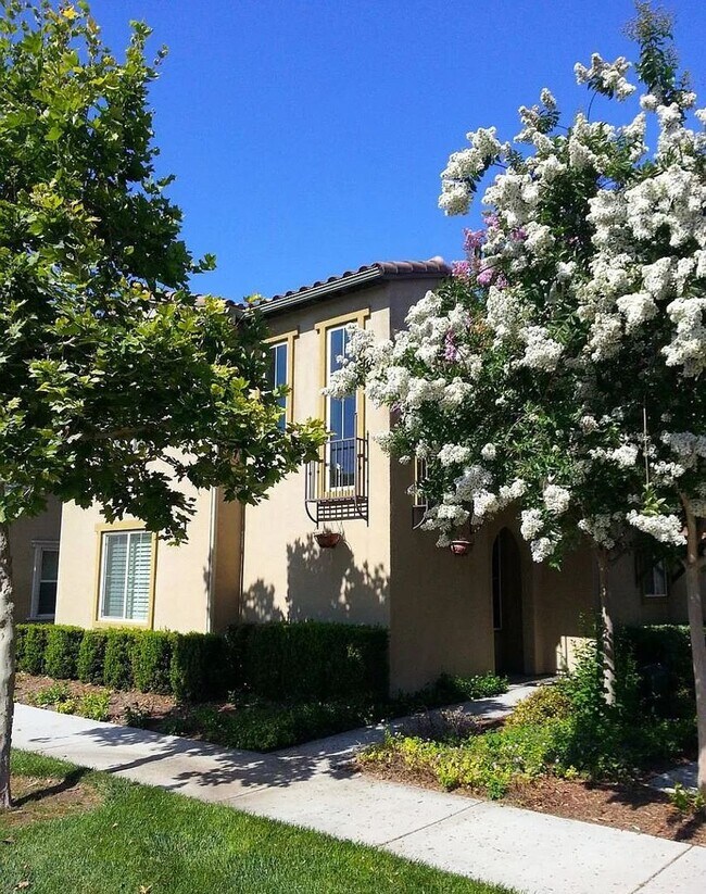 Foto del edificio - 14540 Purdue Ave