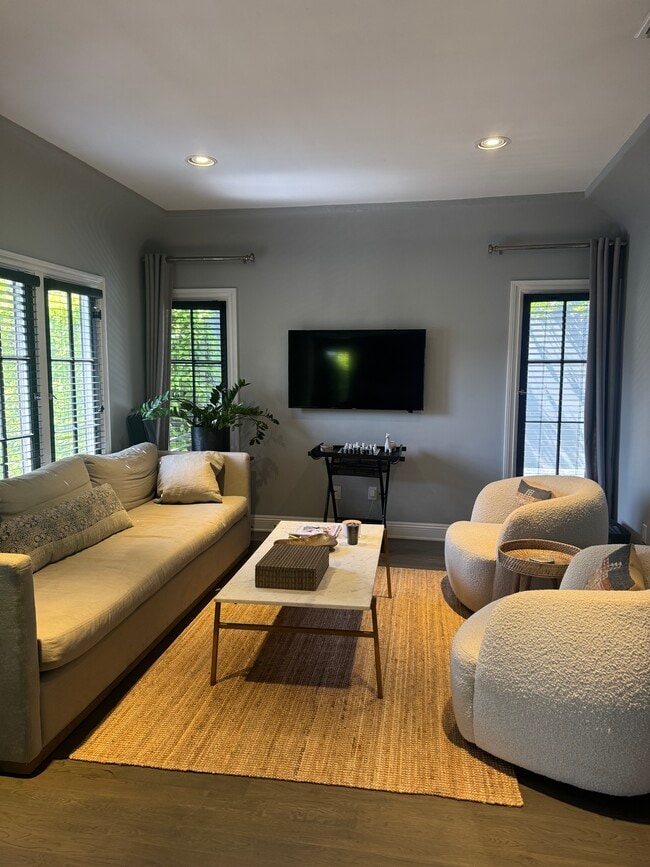 Foto del edificio - 4311 Finley Ave