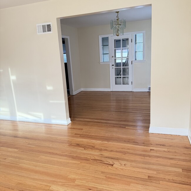 Building Photo - 7513 Kenton Ave