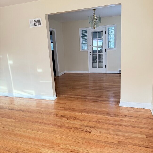 Foto del edificio - 7513 Kenton Ave