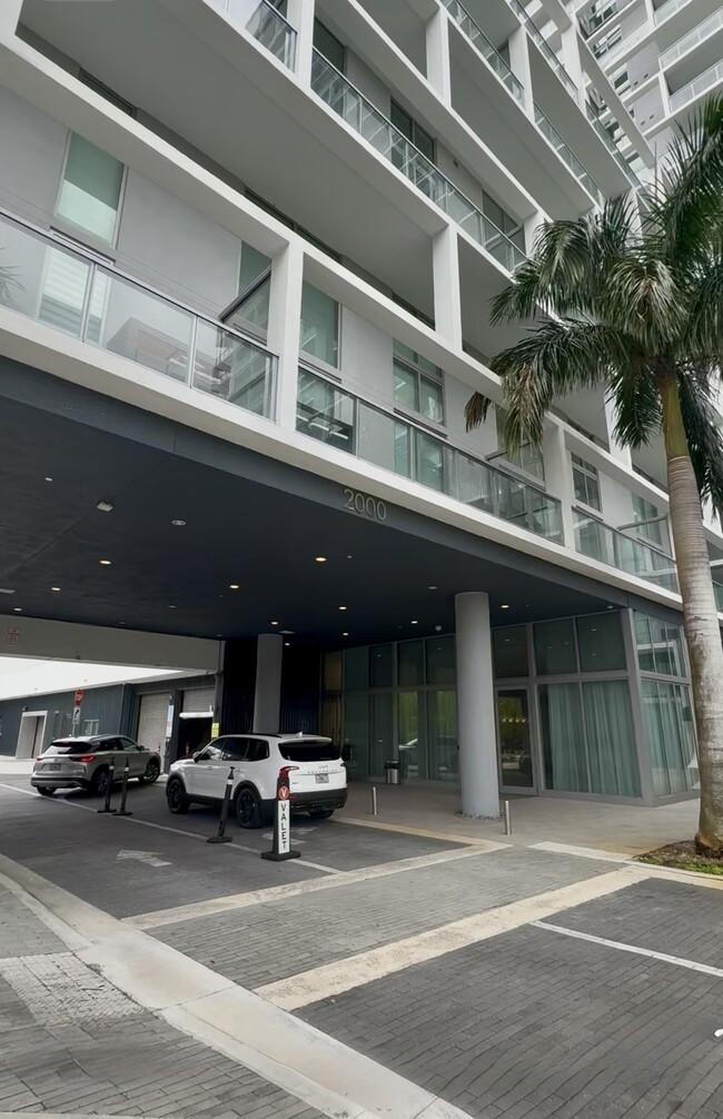 Foto del edificio - 2000 Metropica Way