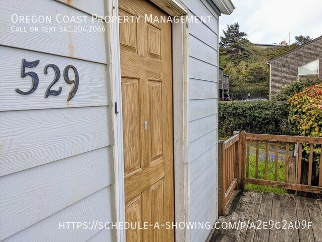 Foto del edificio - 2 bedroom home with detached garage and bo...