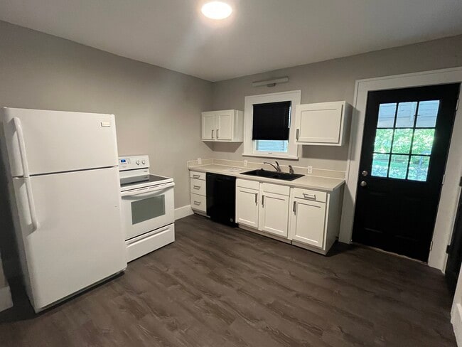 Includes dishwasher - 737 S Hillside St