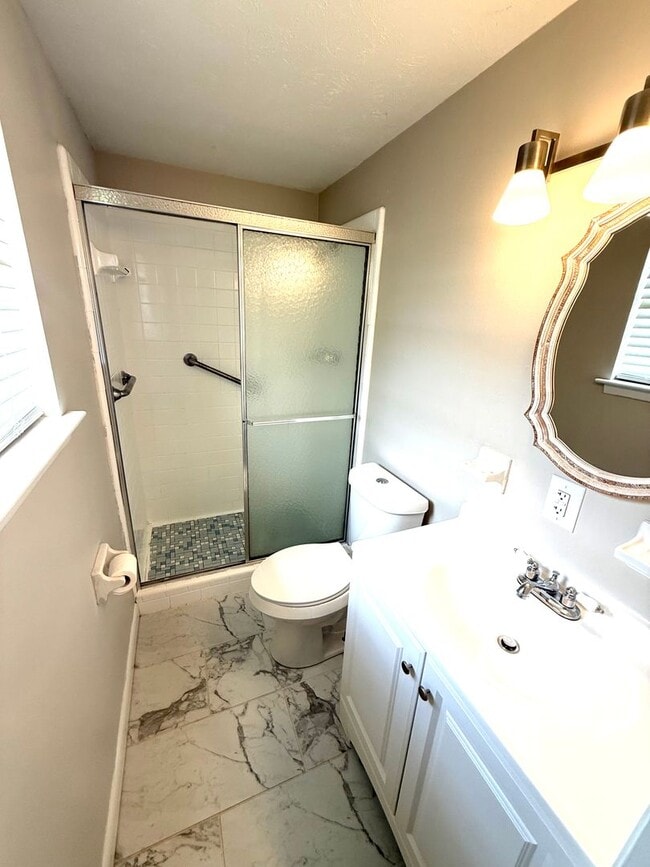 Building Photo - 224 Lilac Dr