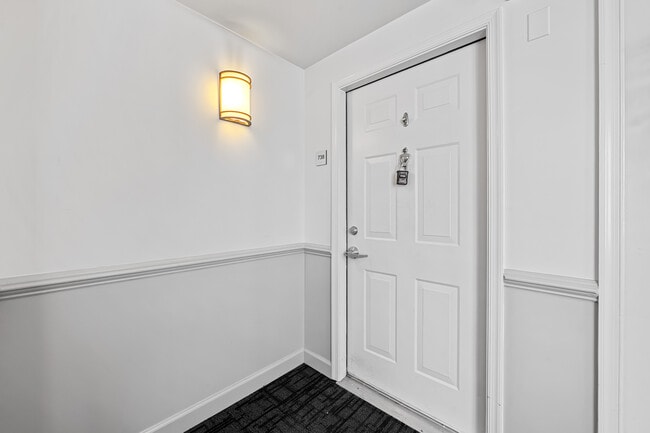 Building Photo - 2702 Lighthouse Pt E