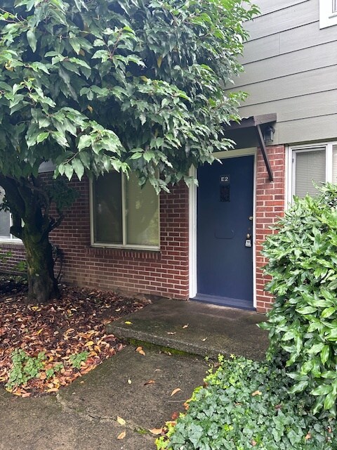 Building Photo - 350 NE 60th Ave