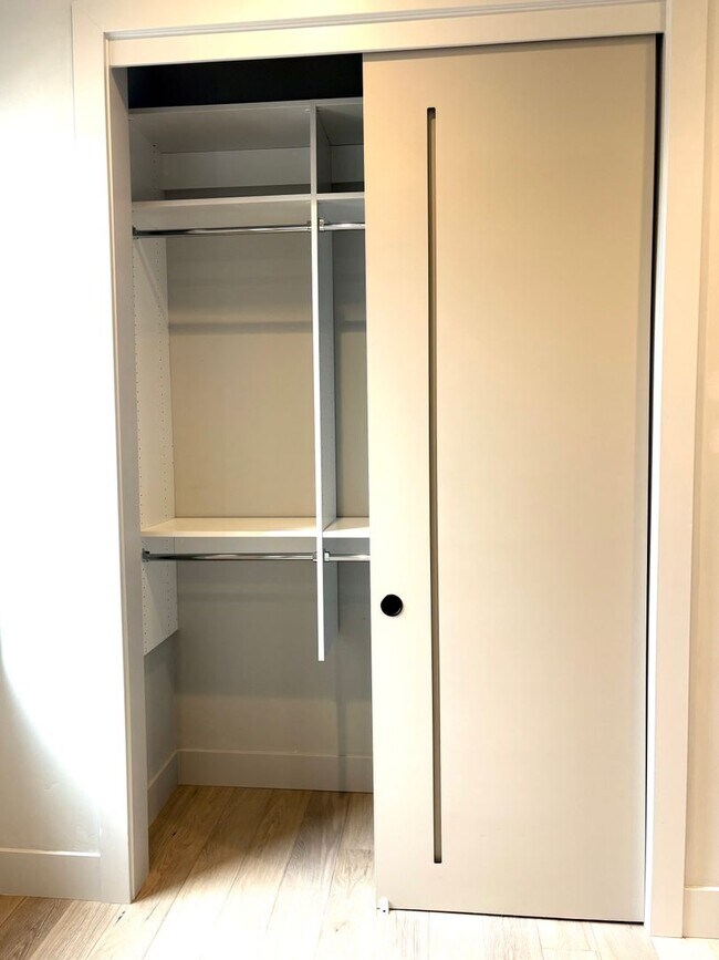 Foto del edificio - MOVE IN SPECIAL! One bedroom apartment on Bend's SW side. End Unit