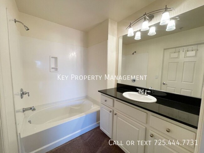 Foto del edificio - ONE BEDROOM LUXURY CONDO AT PARK AVENUE OF...