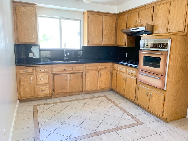 Foto del edificio - 1145 N Ogden Dr