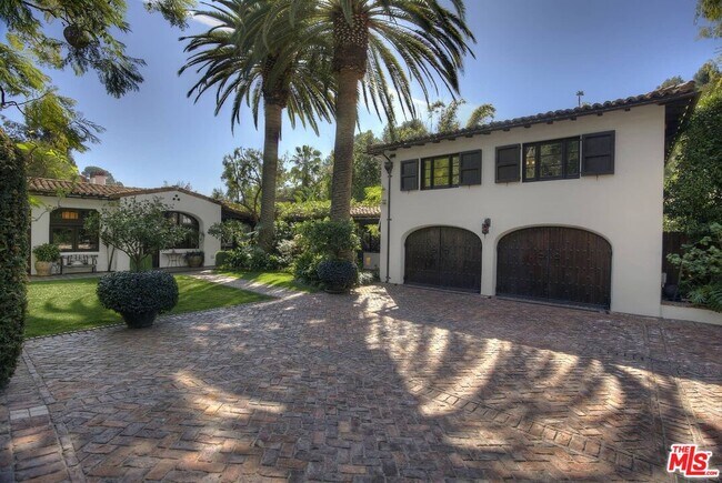 Building Photo - 2427 Castilian Dr