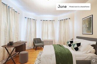 Building Photo - Private bedroom in 4 bed/1.5 bath Home