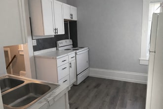 Building Photo - 15 S Grove St