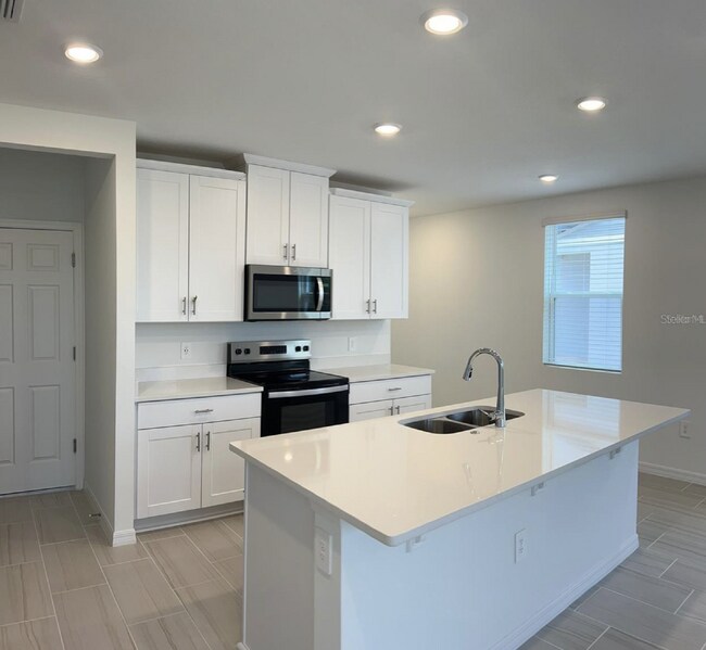 Foto del edificio - Charming 3-Bedroom Townhome with Private Yard in Clermont