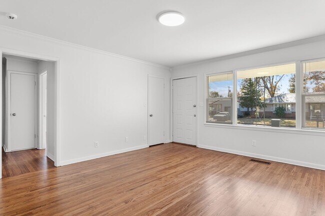 Foto del edificio - 3BR/1BA Home with W/D Hookups + Holiday Move-In Special $150 !!