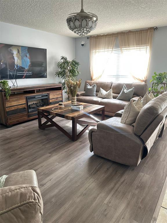 Foto del edificio - 15210 Starleigh Rd