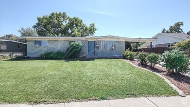 Building Photo - 1637 Paradise Ln