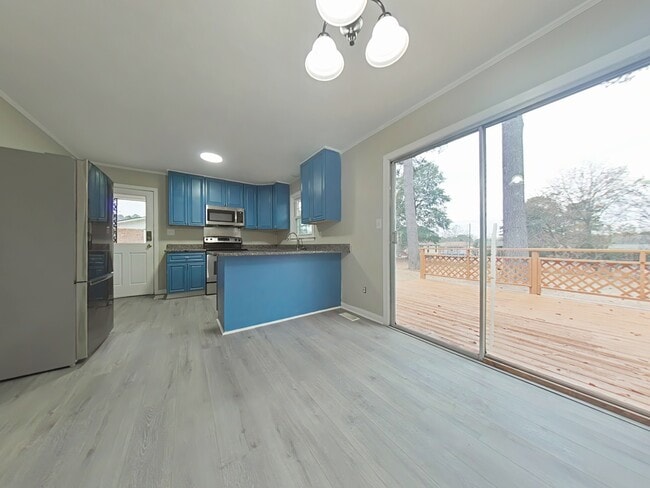 Building Photo - 285 Decatur Dr