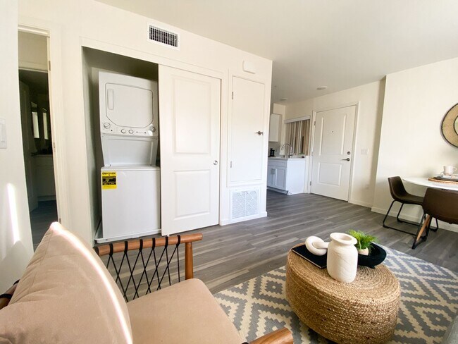 Foto del edificio - 1704 Hornblend St