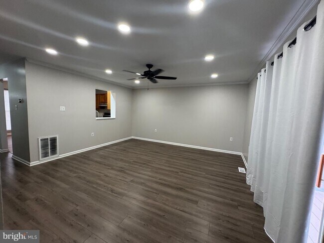 Foto del edificio - 105 Braeburn Dr