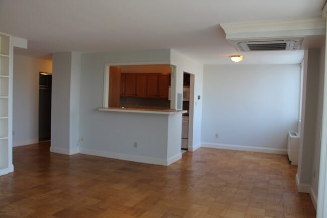 Building Photo - 1512 S Arlington Ridge Rd