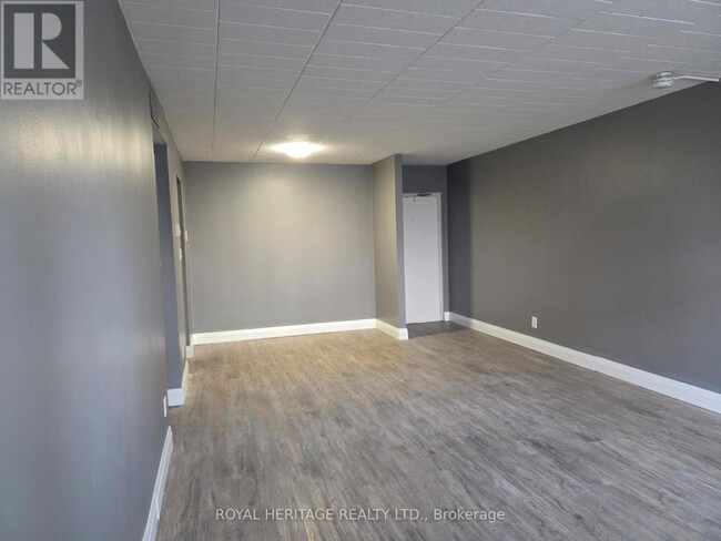 Building Photo - 8800 Willoughby Dr