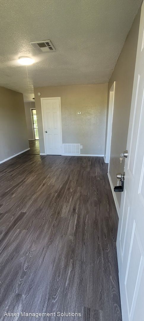 Foto del edificio - 5 br, 1 bath House - 4908 S Shallow Brook Dr.