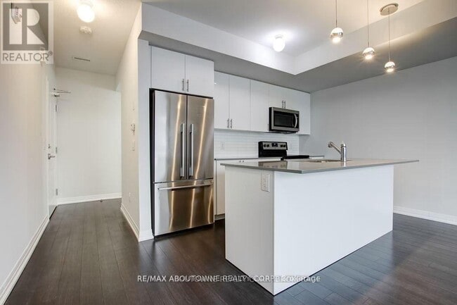 Building Photo - 1202 Main St E