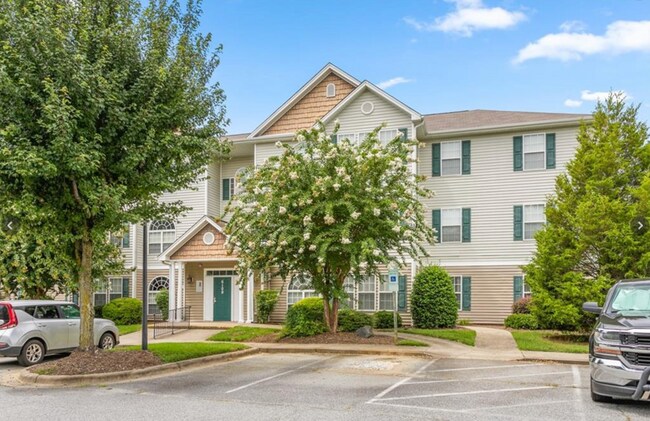 Foto del edificio - 6109 Hedgecock Cir