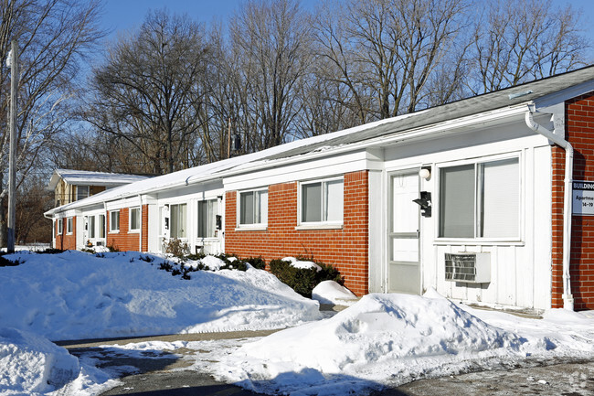 Building Photo - Laskey Manor