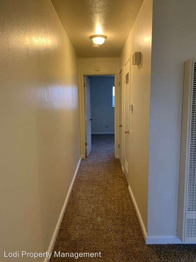 Foto del edificio - 312 E Oak St