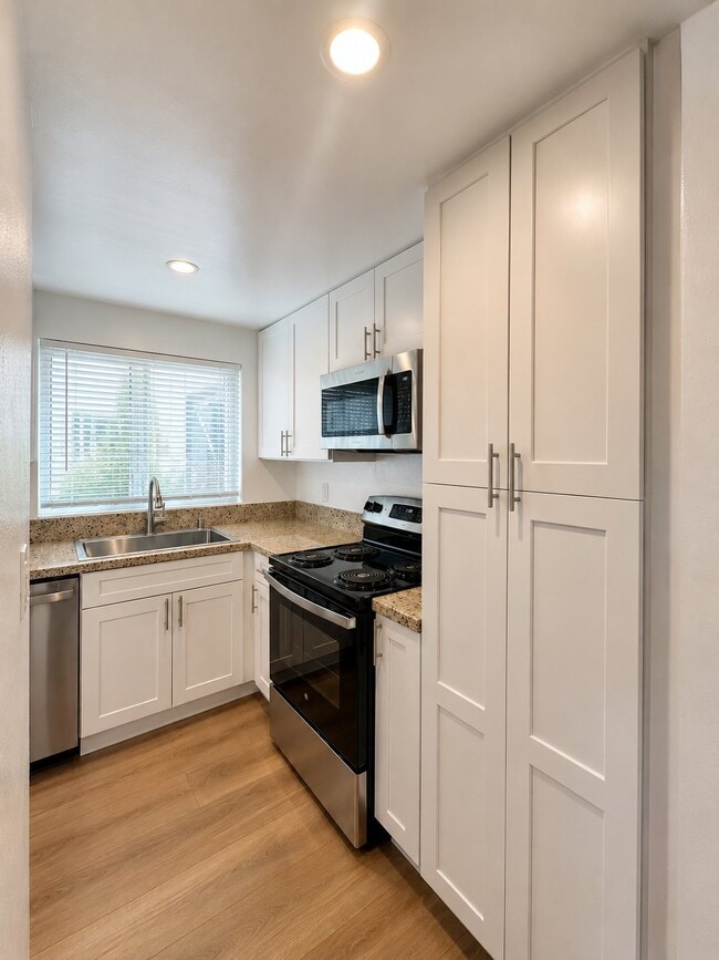 Photo - 108 N Helberta Ave Apartment