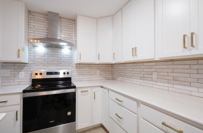 Building Photo - 19 Hollyhock Ct