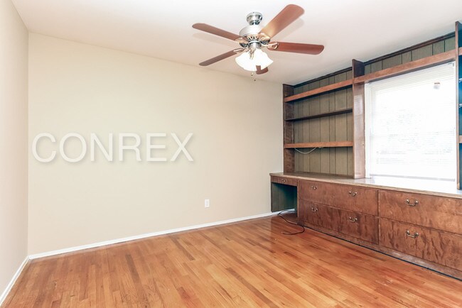 Building Photo - Charming Three Bedroom with Carport