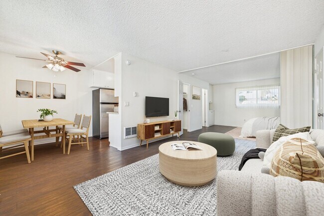 Building Photo - Gilmore  Apartments Van Nuys