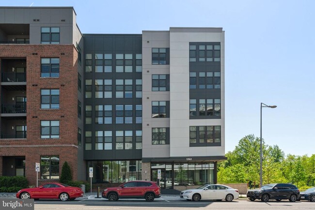 Building Photo - 1761 Old Meadow Rd